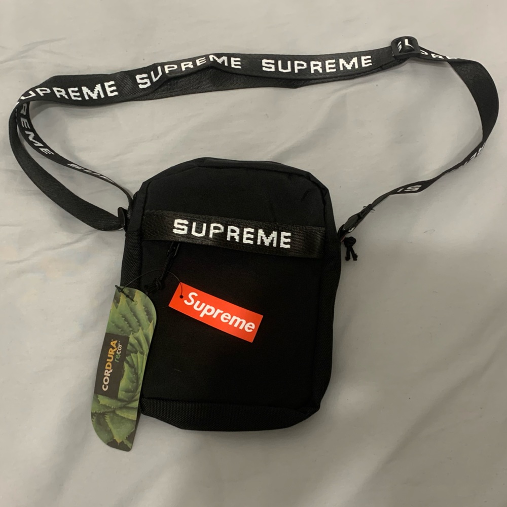 Supreme Shoulder Bag (Black)
